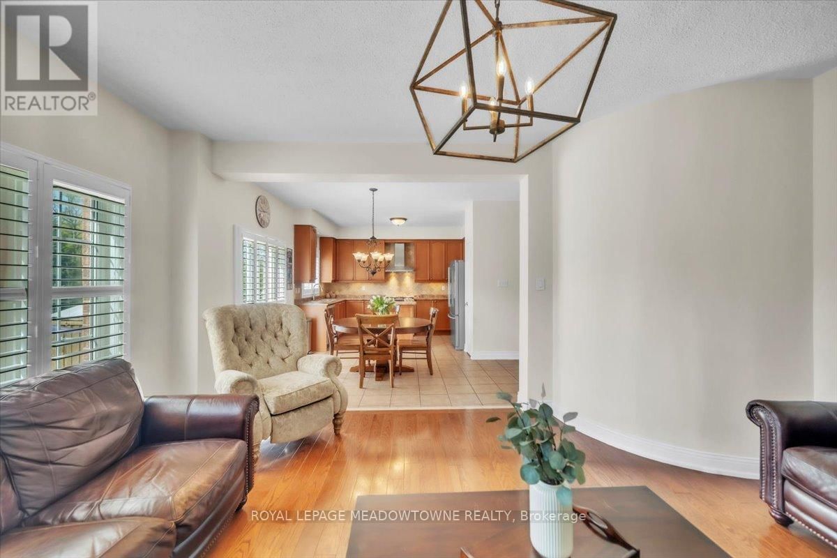 5 FREER CRESCENT Image 10