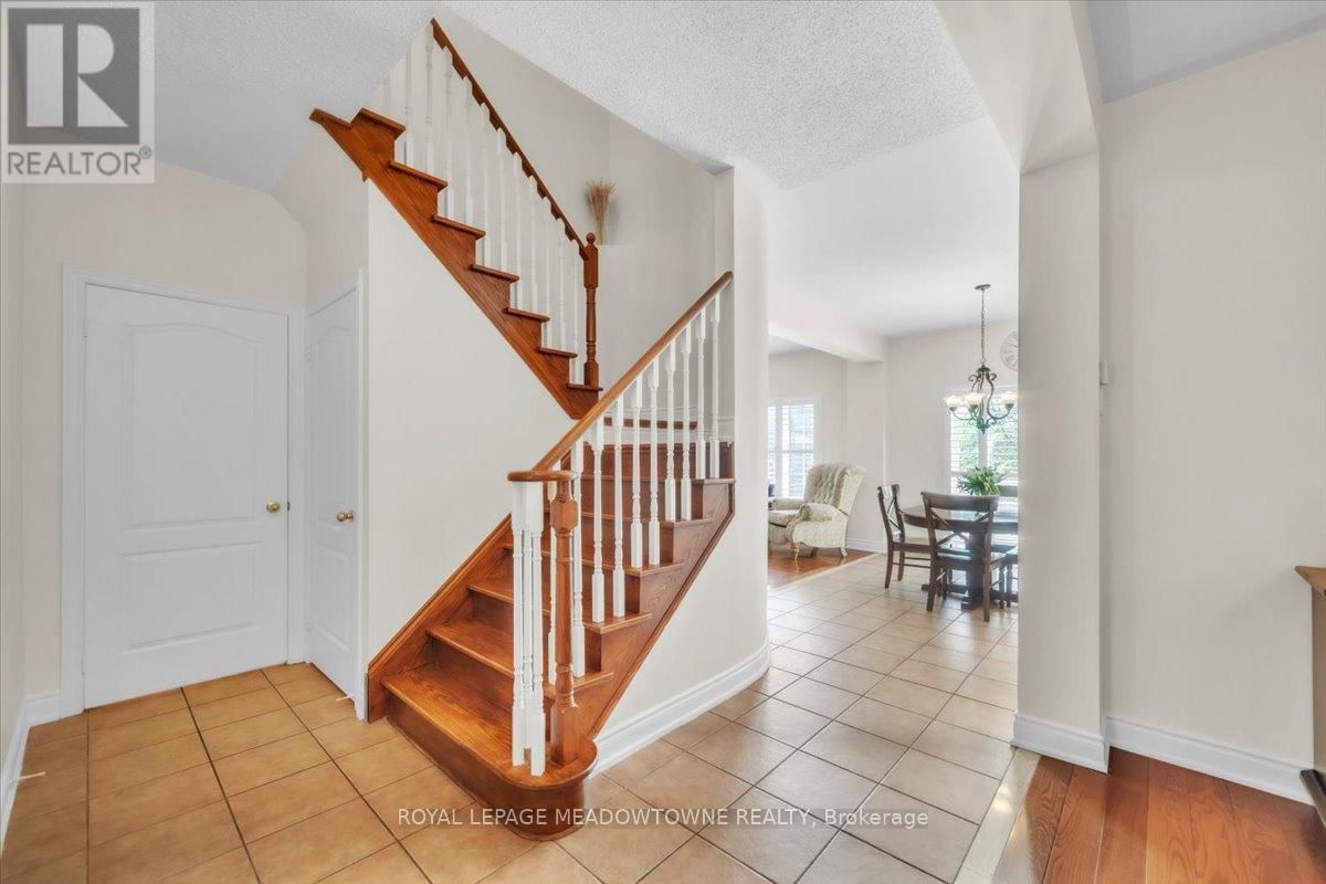 5 FREER CRESCENT Image 12