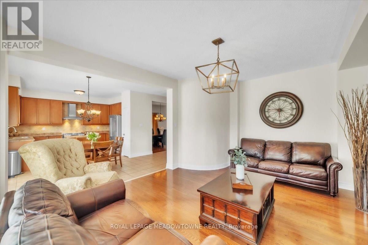 5 FREER CRESCENT Image 19