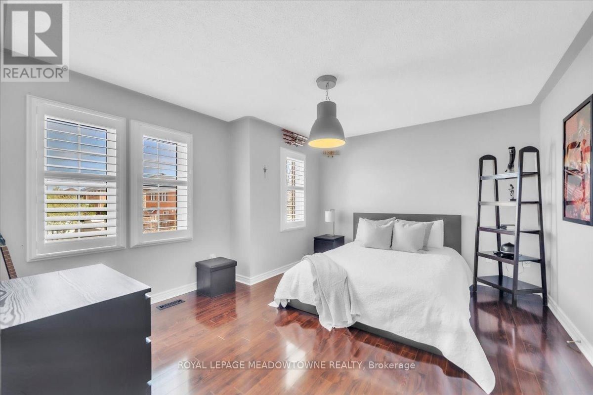 5 FREER CRESCENT Image 23