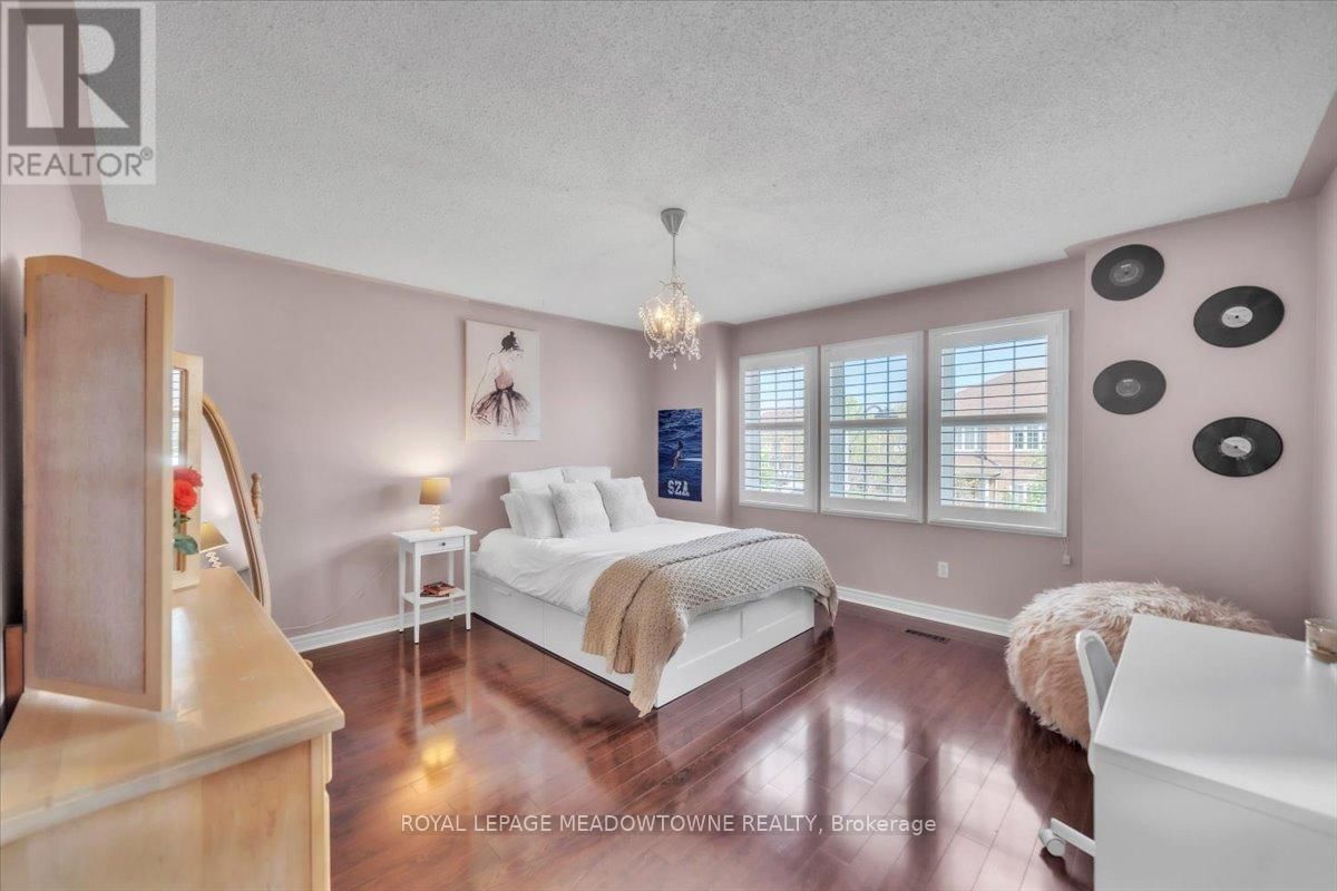 5 FREER CRESCENT Image 25