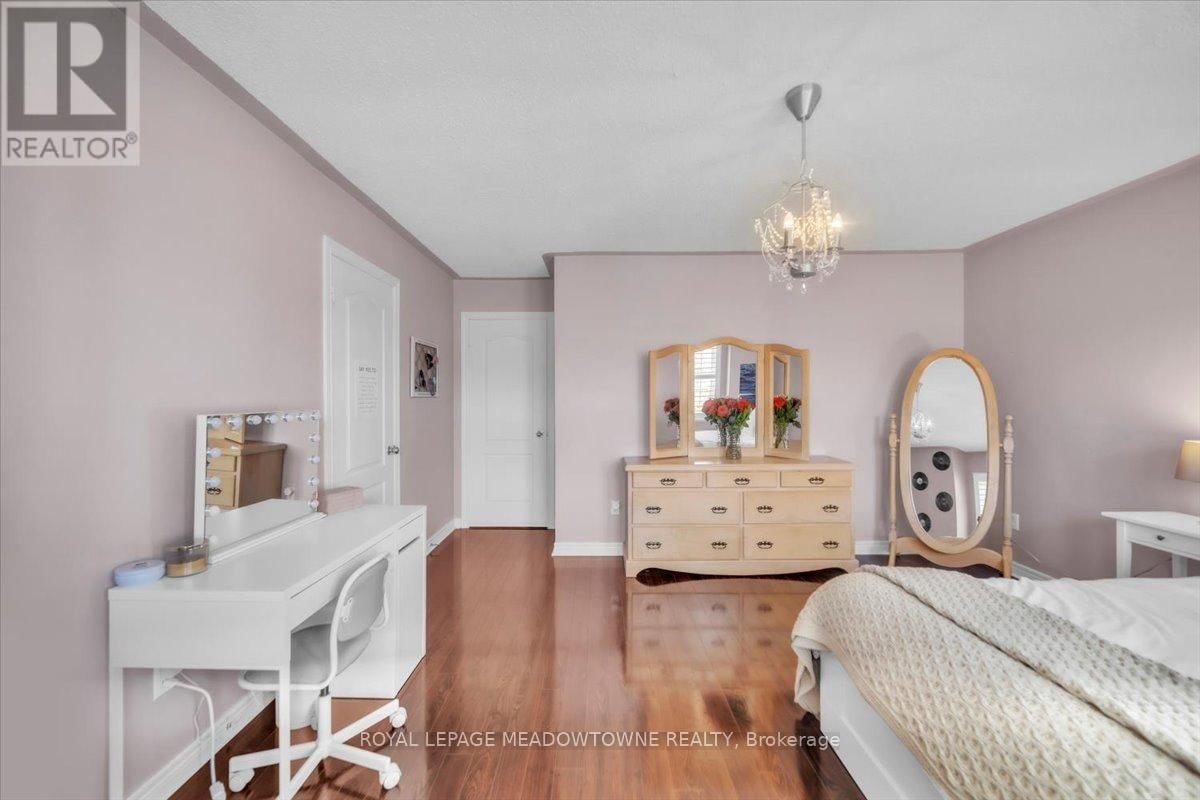 5 FREER CRESCENT Image 26