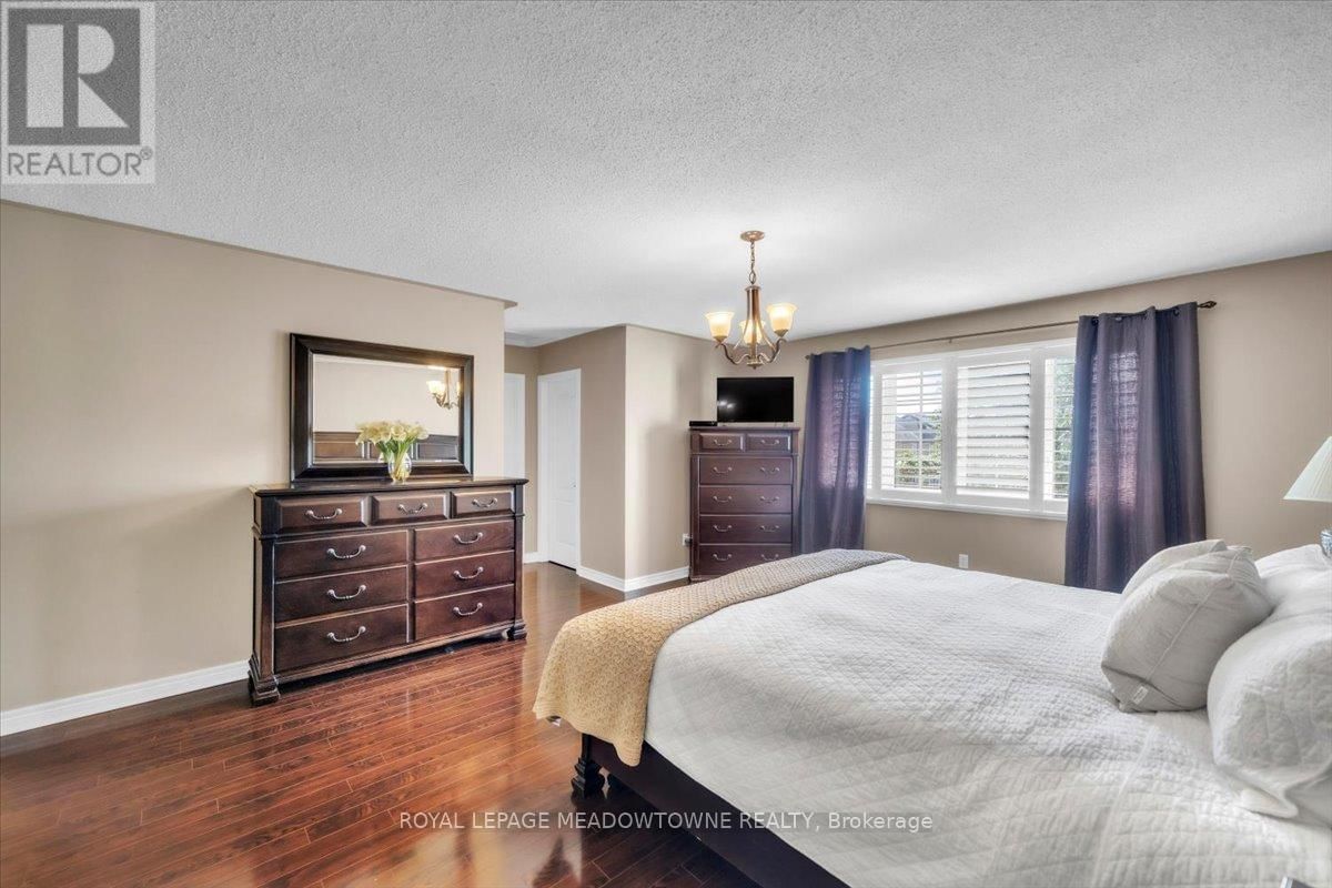 5 FREER CRESCENT Image 30