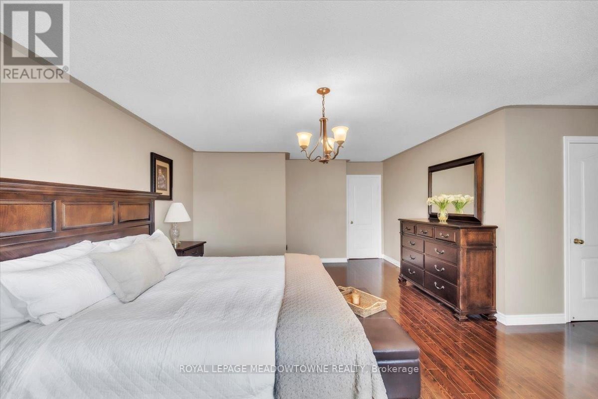 5 FREER CRESCENT Image 32