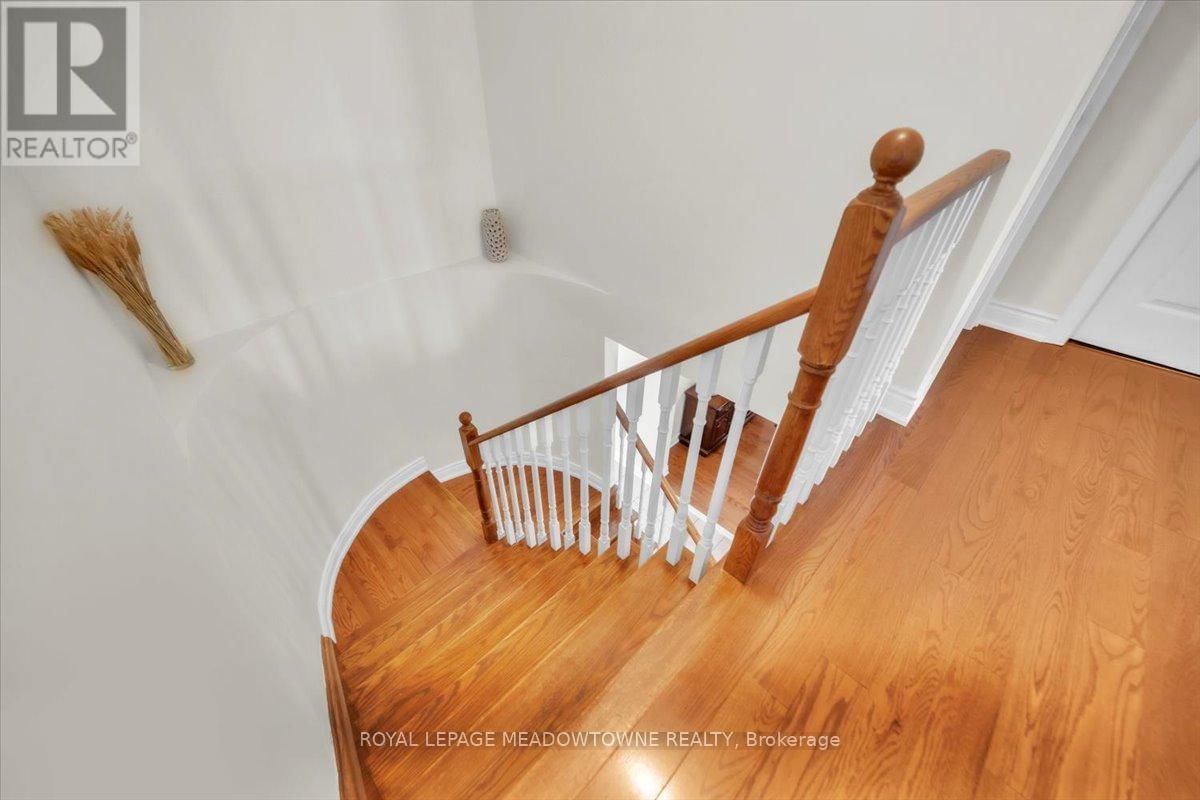 5 FREER CRESCENT Image 34