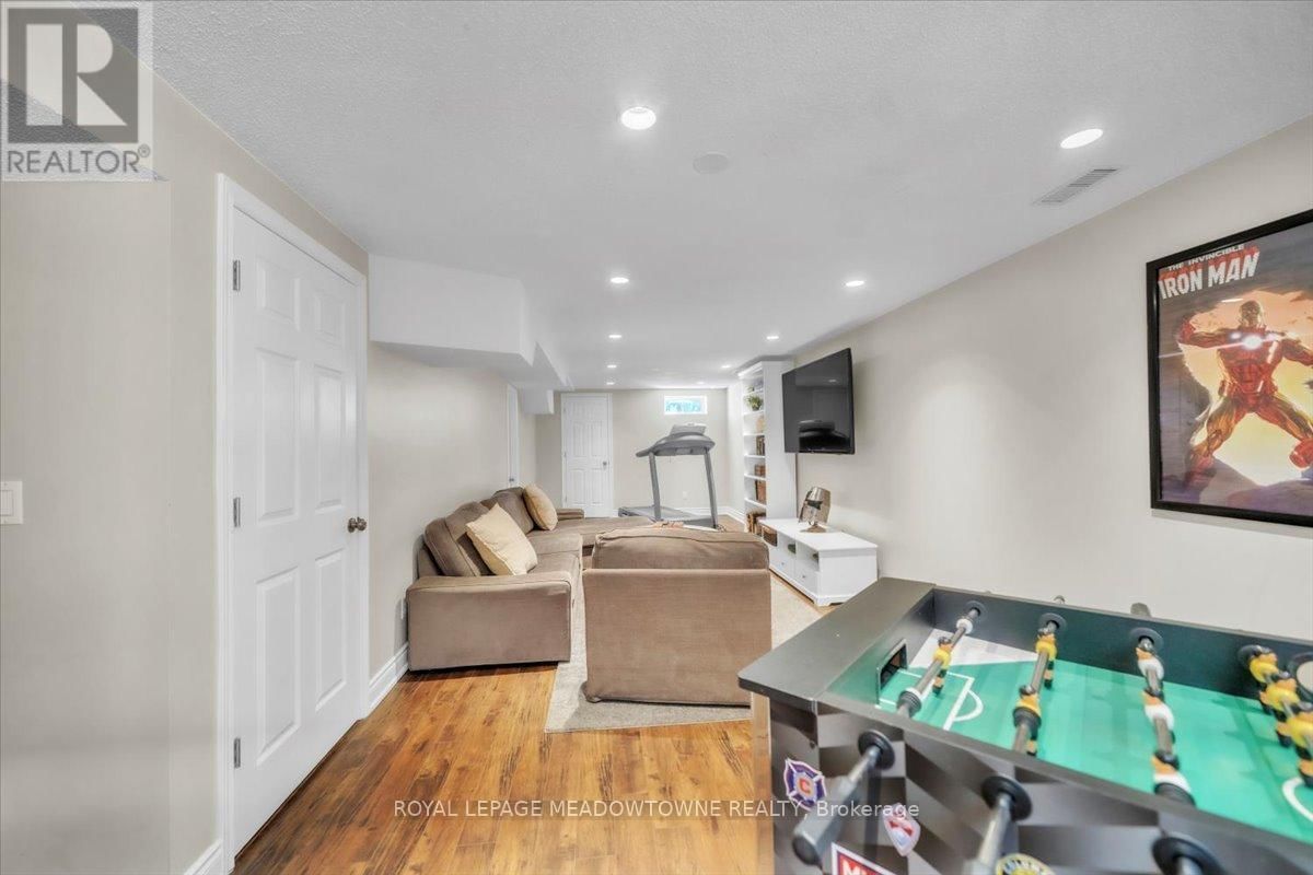 5 FREER CRESCENT Image 35