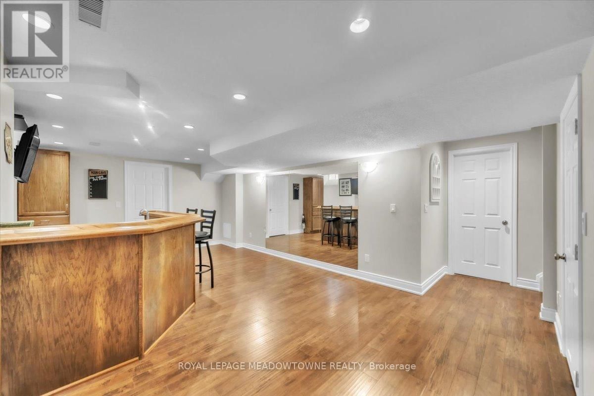 5 FREER CRESCENT Image 38