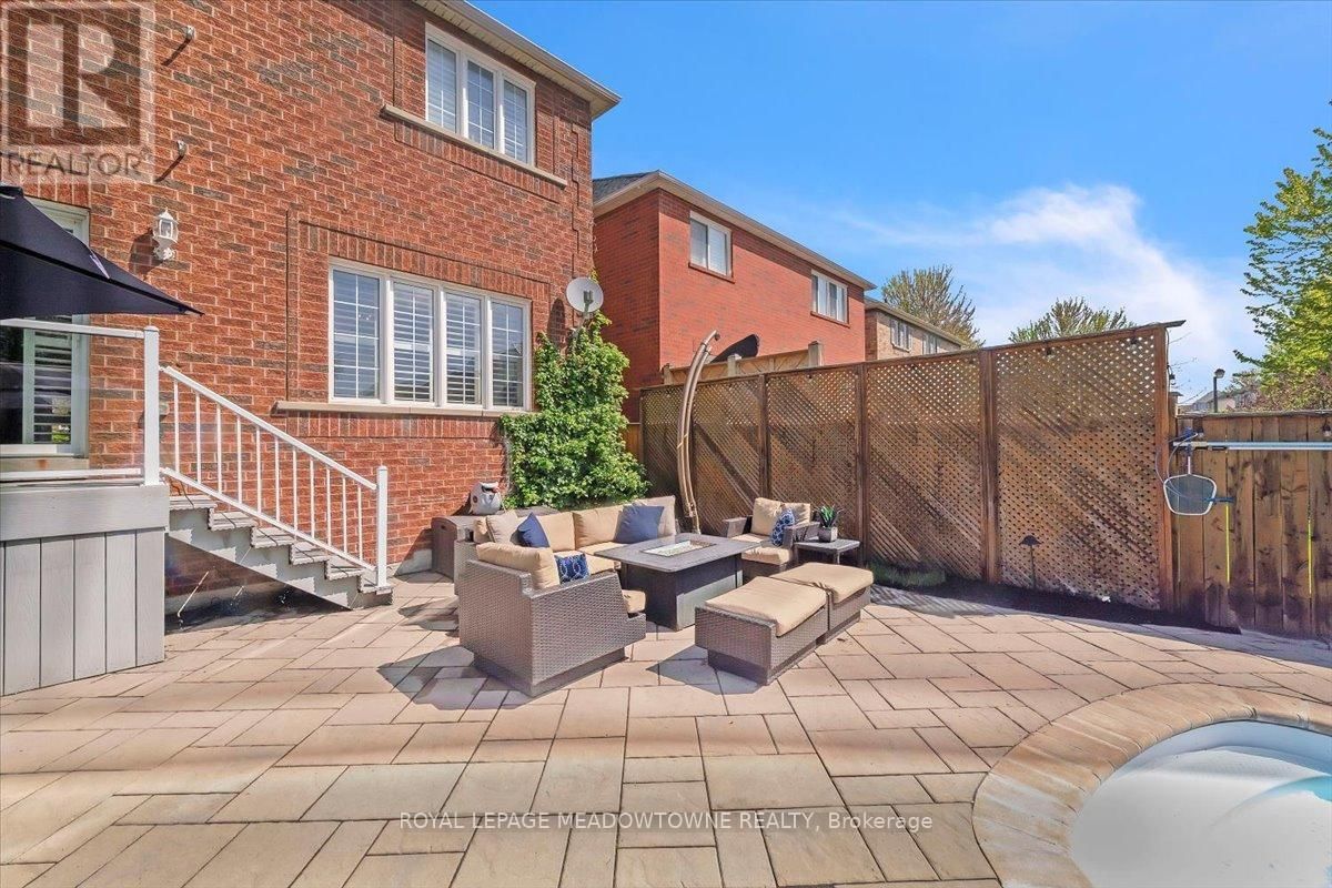 5 FREER CRESCENT Image 45