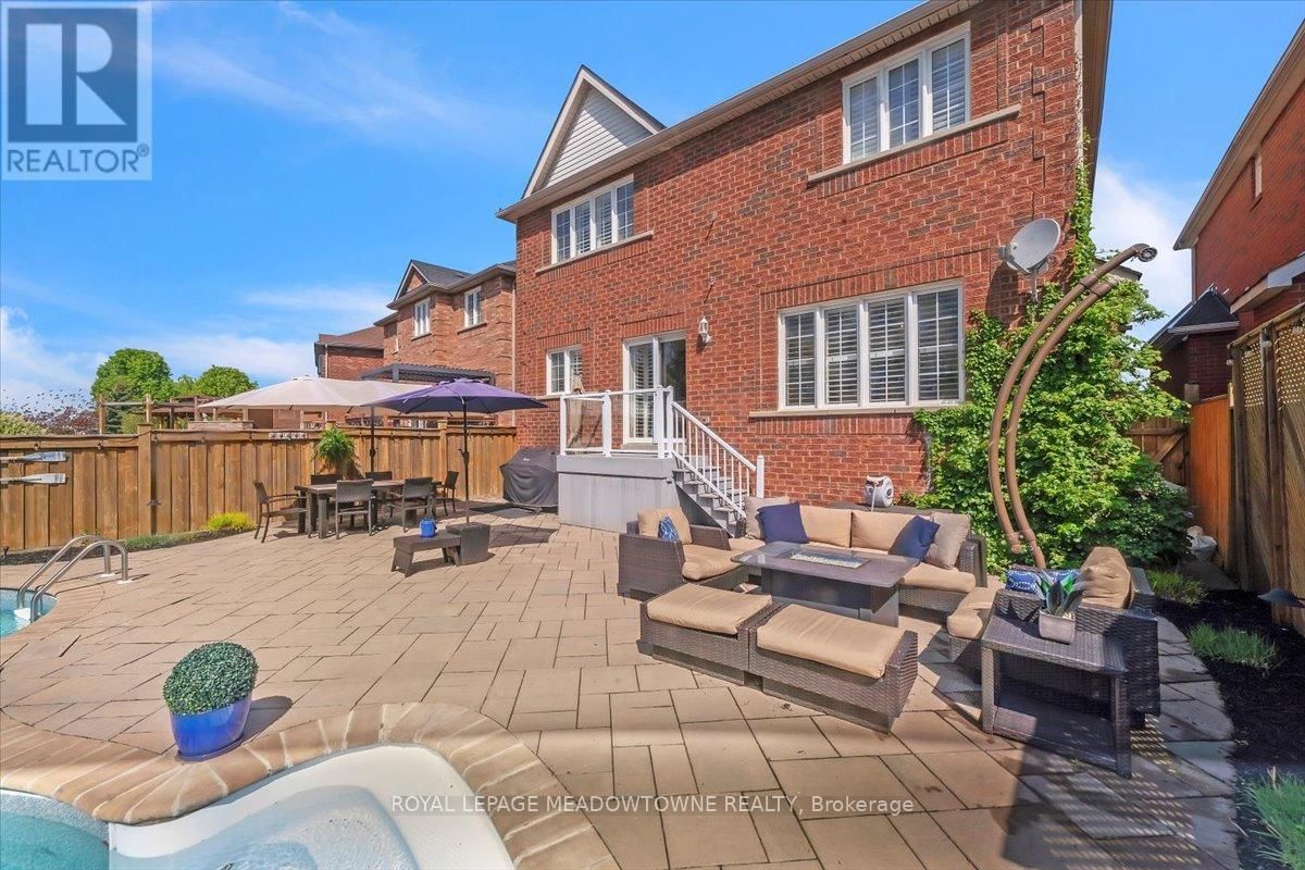 5 FREER CRESCENT Image 49