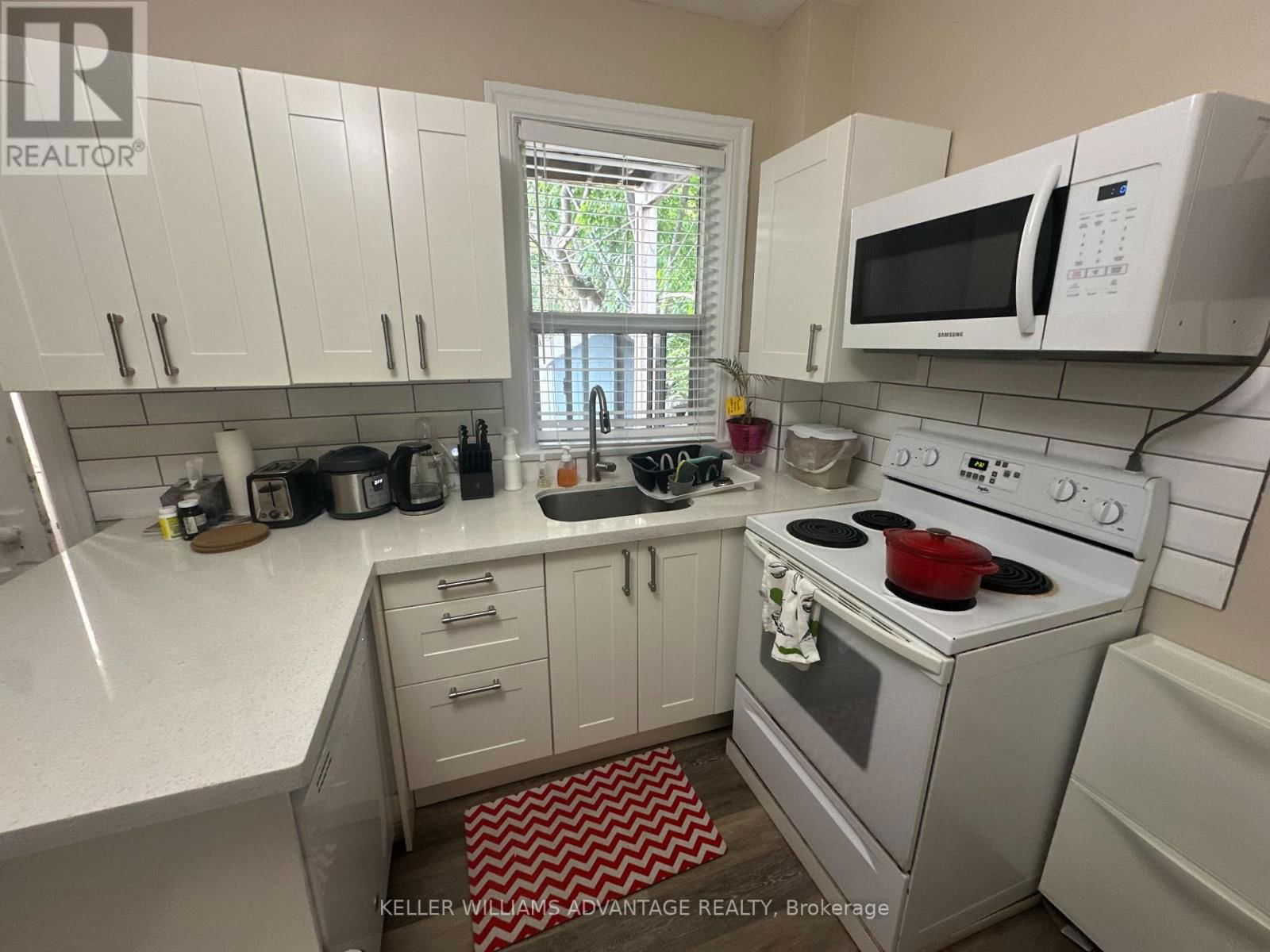 Main - 256 WOODBINE AVENUE Image 8
