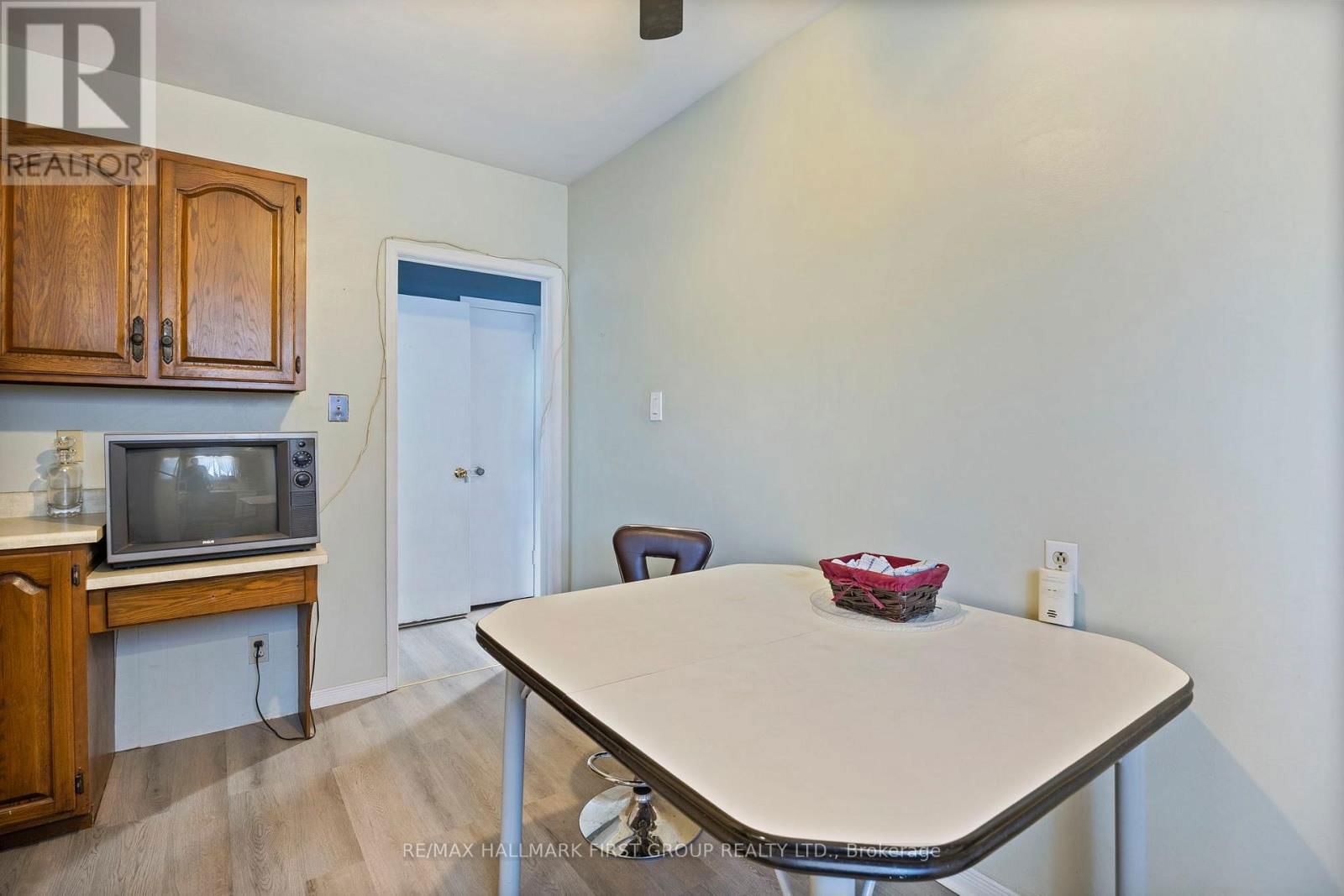 121 EMPEROR STREET Image 10
