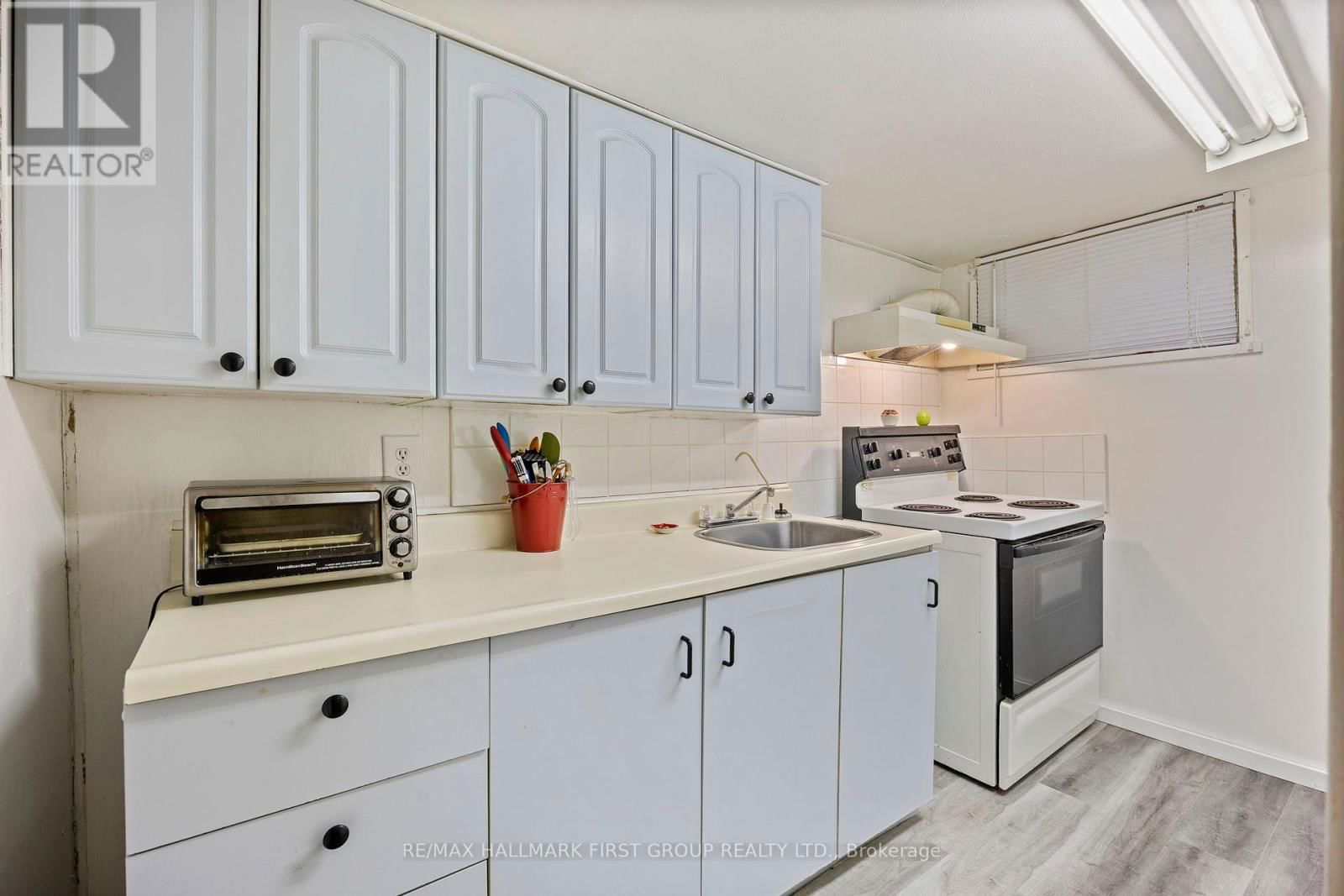 121 EMPEROR STREET Image 22