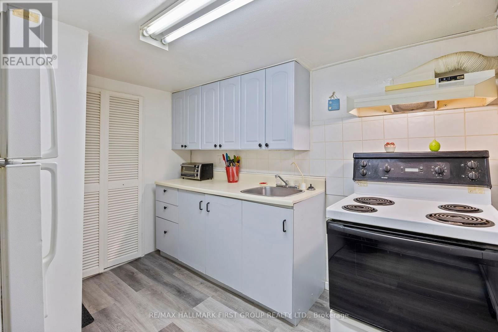 121 EMPEROR STREET Image 23