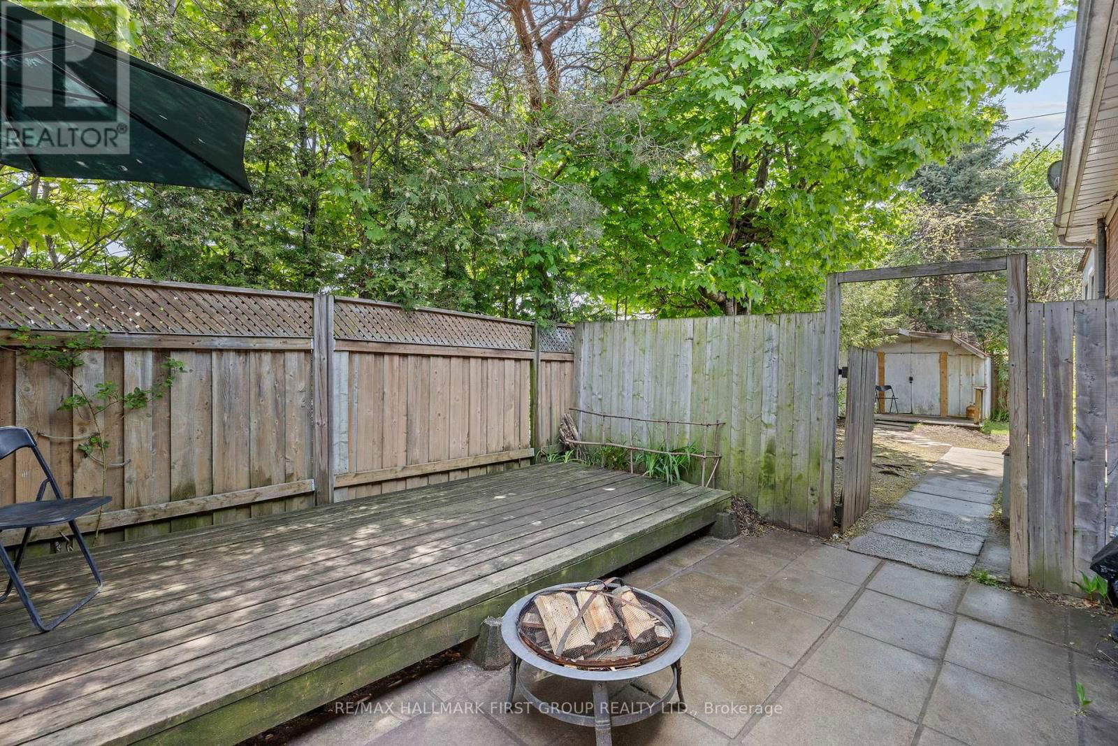 121 EMPEROR STREET Image 29