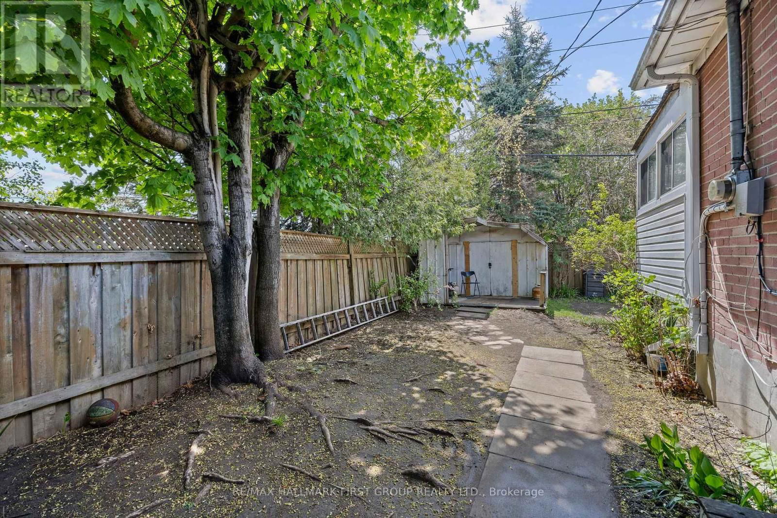 121 EMPEROR STREET Image 30