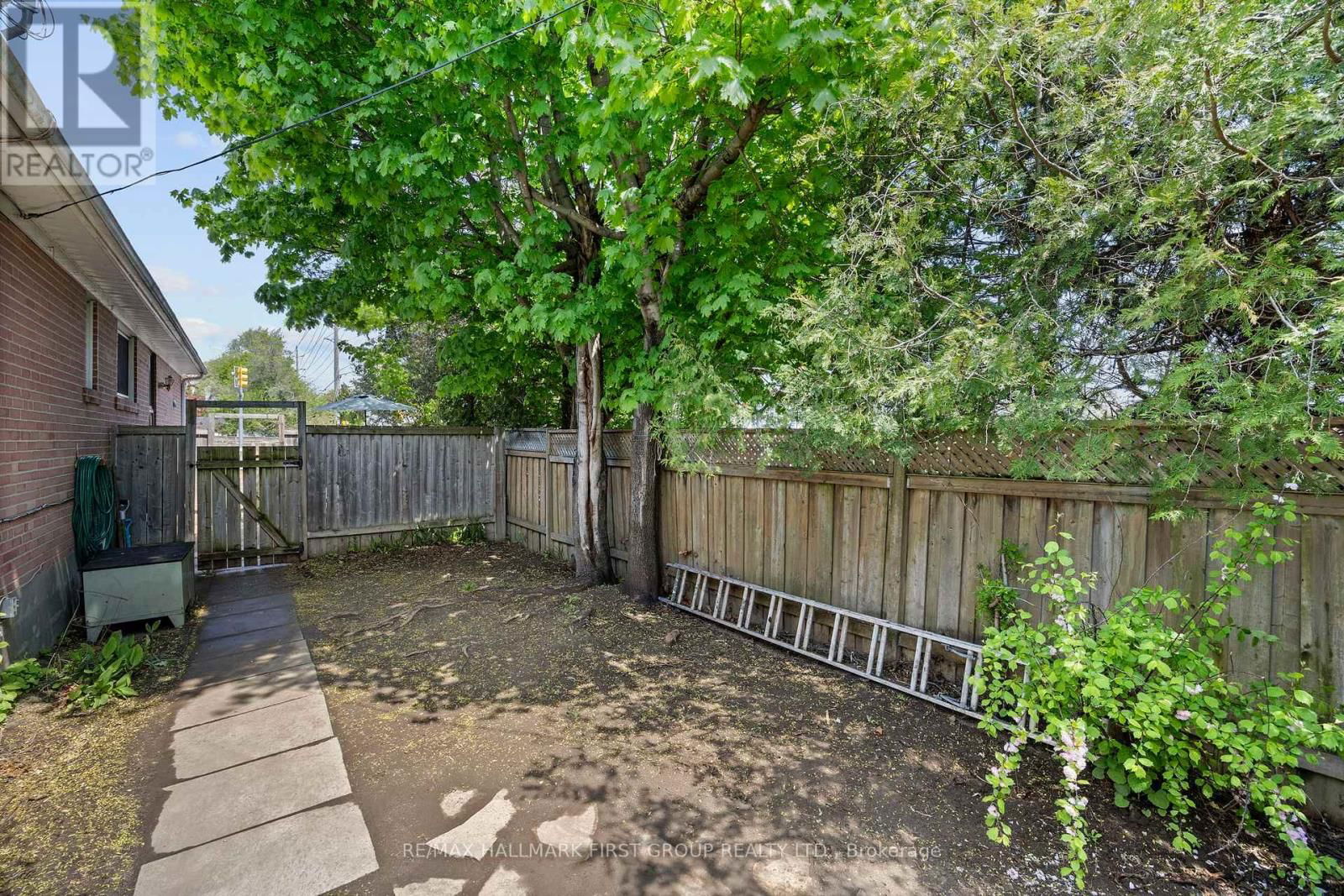121 EMPEROR STREET Image 31