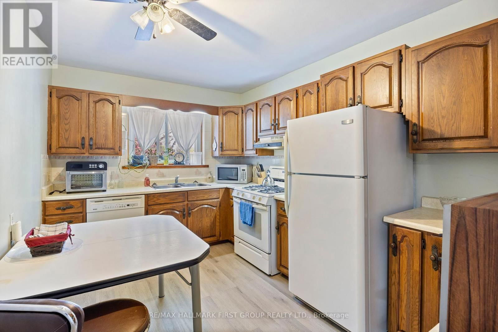 121 EMPEROR STREET Image 9