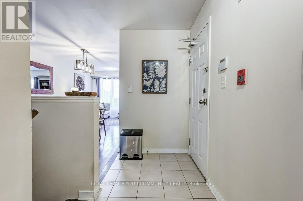 D38 - 651 WARDEN AVENUE Image 10