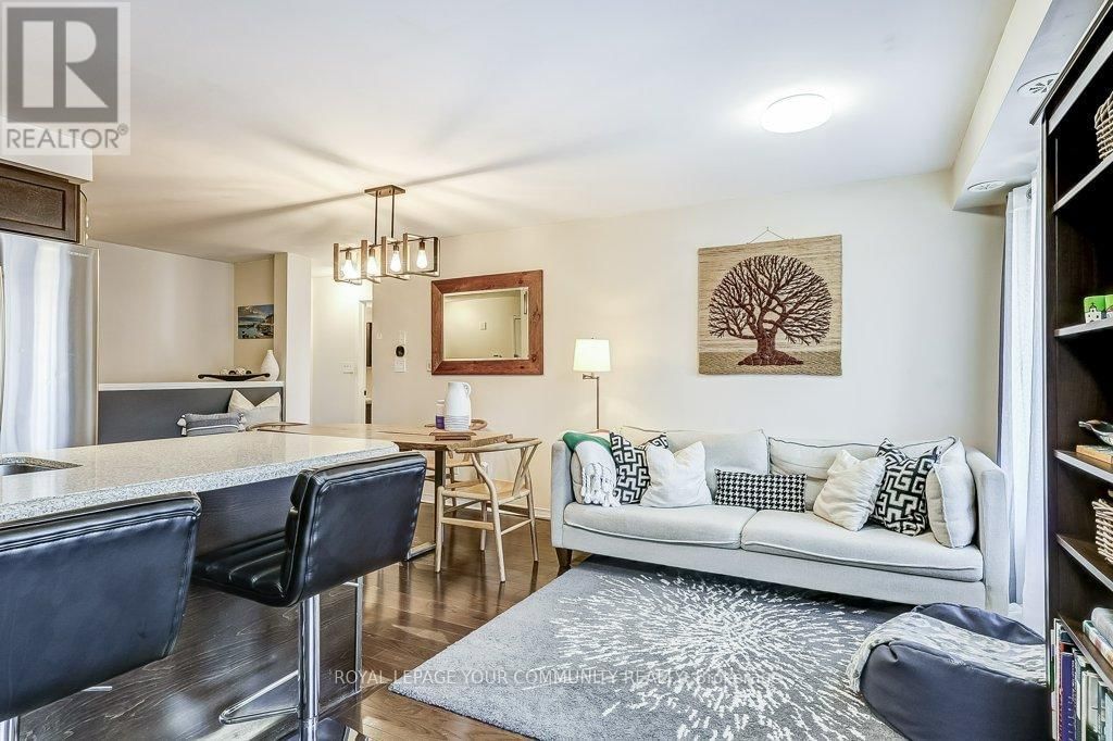 D38 - 651 WARDEN AVENUE Image 16