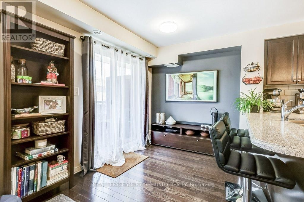 D38 - 651 WARDEN AVENUE Image 19