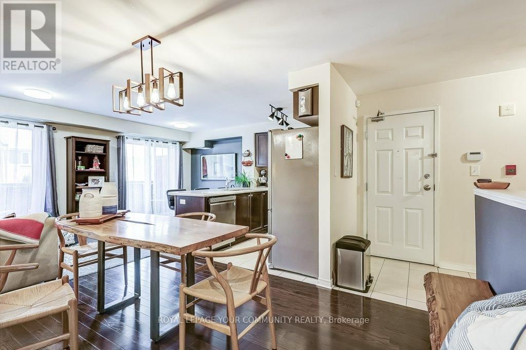 D38 - 651 WARDEN AVENUE Image 23