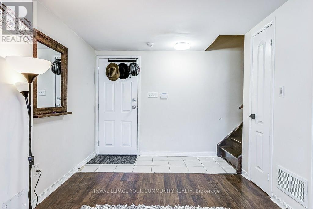 D38 - 651 WARDEN AVENUE Image 31