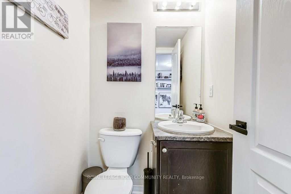D38 - 651 WARDEN AVENUE Image 32