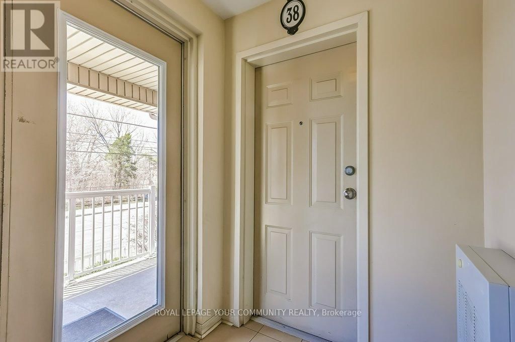D38 - 651 WARDEN AVENUE Image 5