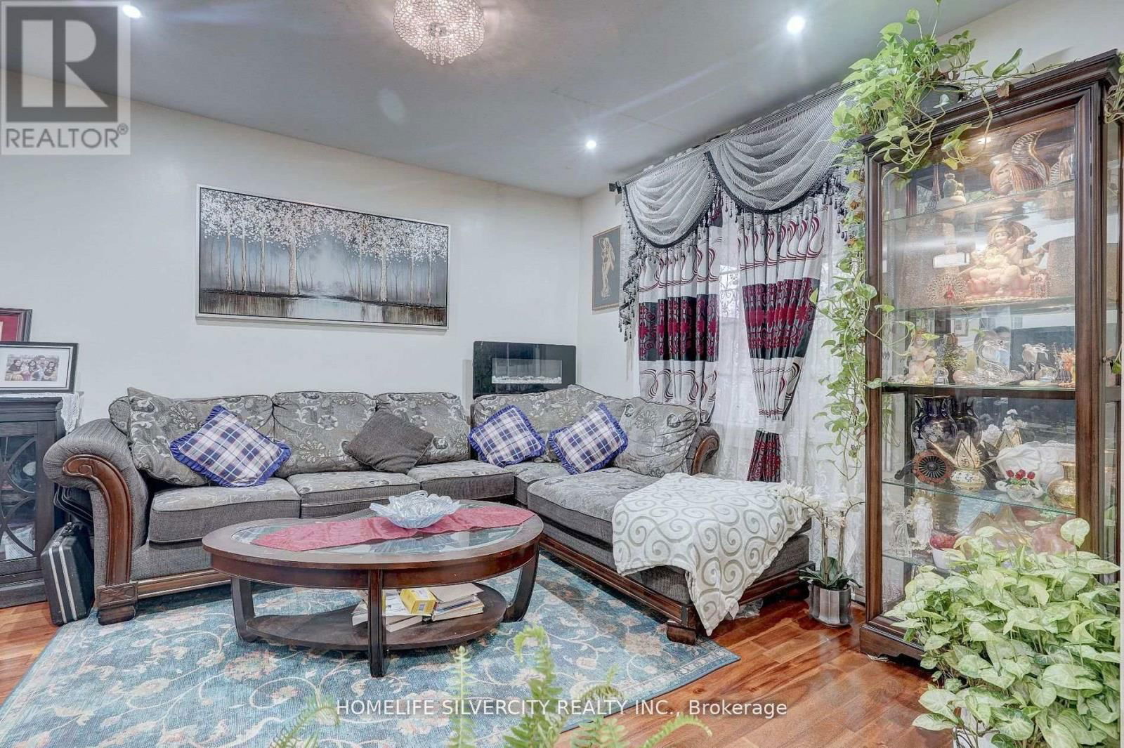 161 AUGUST AVENUE Image 4
