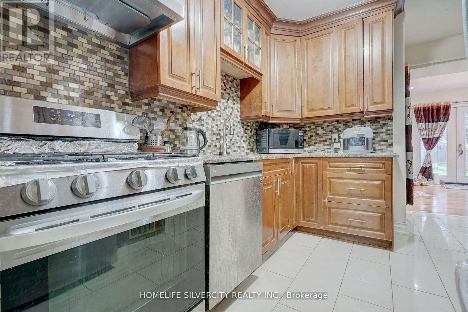 161 AUGUST AVENUE Image 8