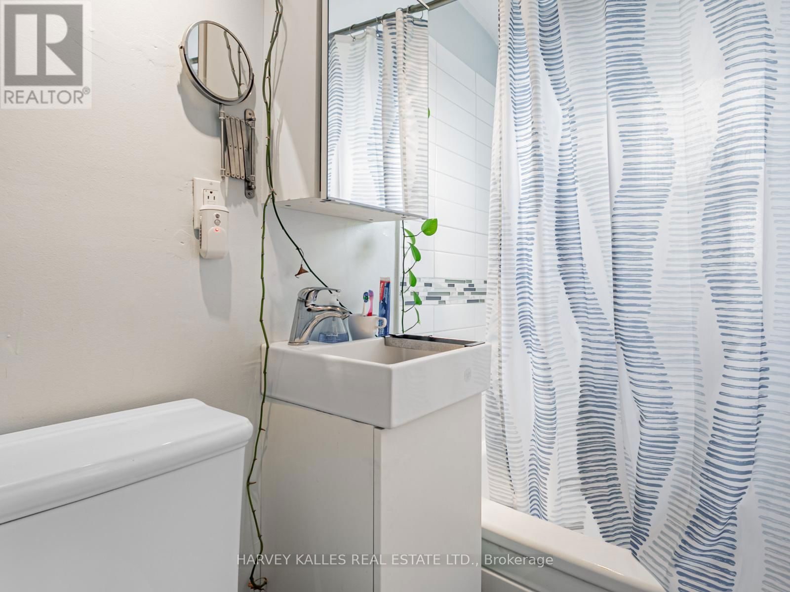 45 STRATHMORE BOULEVARD Image 17