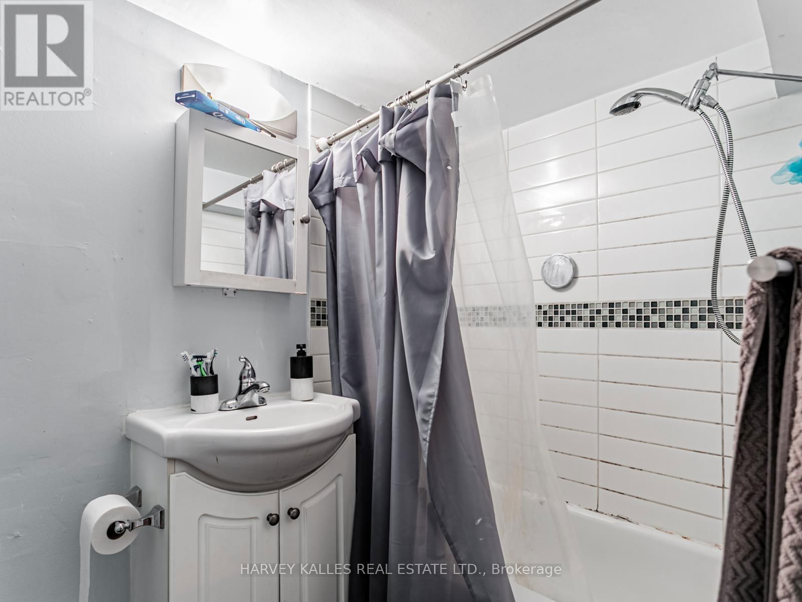 45 STRATHMORE BOULEVARD Image 22