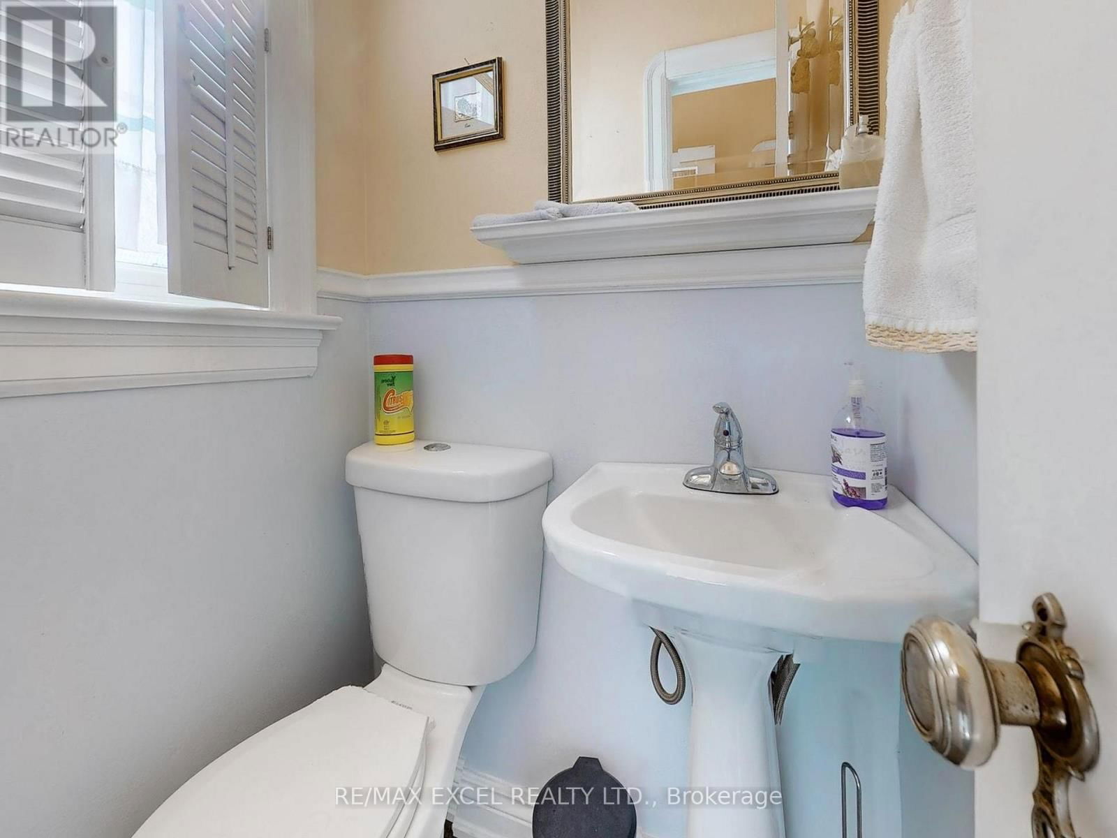 341 RICHMOND STREET Image 18