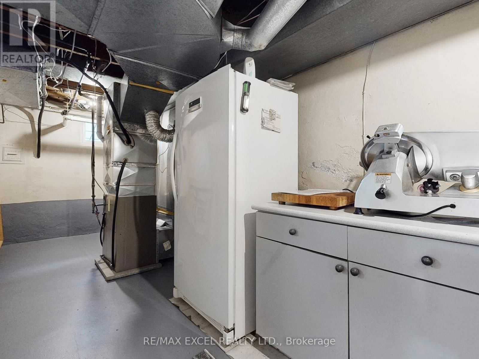 341 RICHMOND STREET Image 35