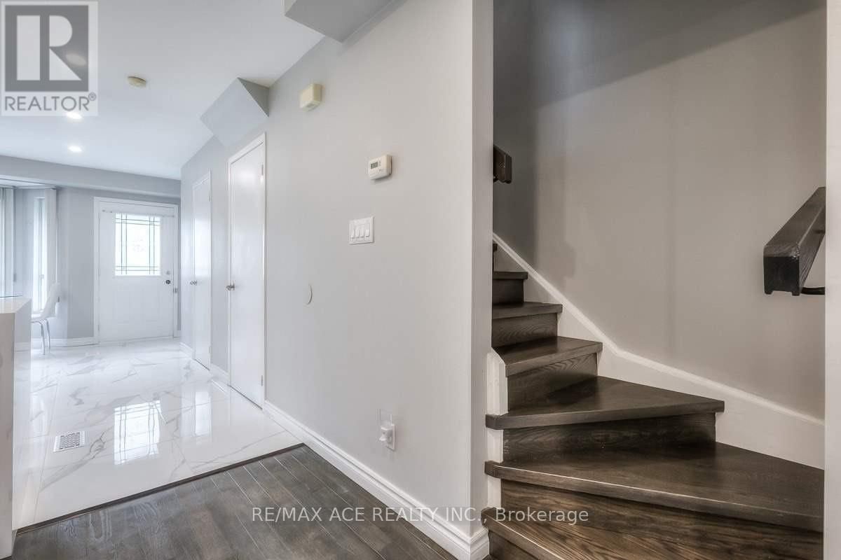 TH10 - 2472 EGLINTON AVENUE EAST Image 9