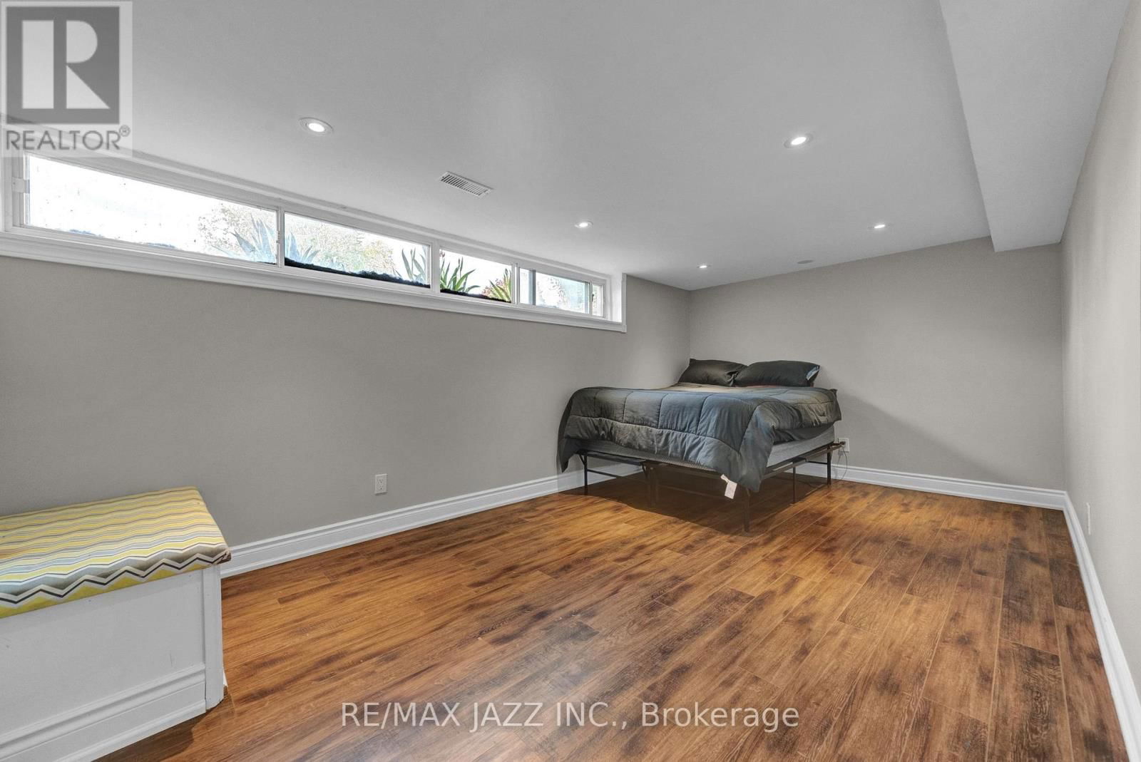 1003 CENTRE STREET NORTH Image 36