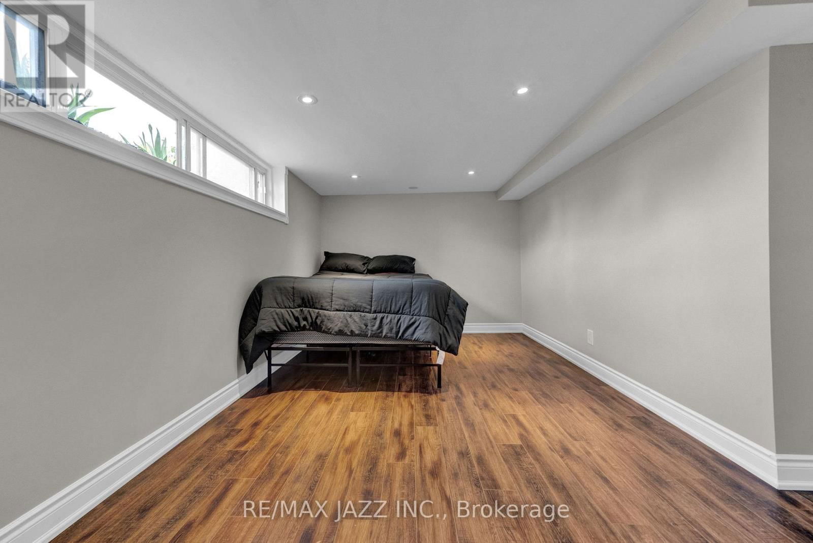 1003 CENTRE STREET NORTH Image 37