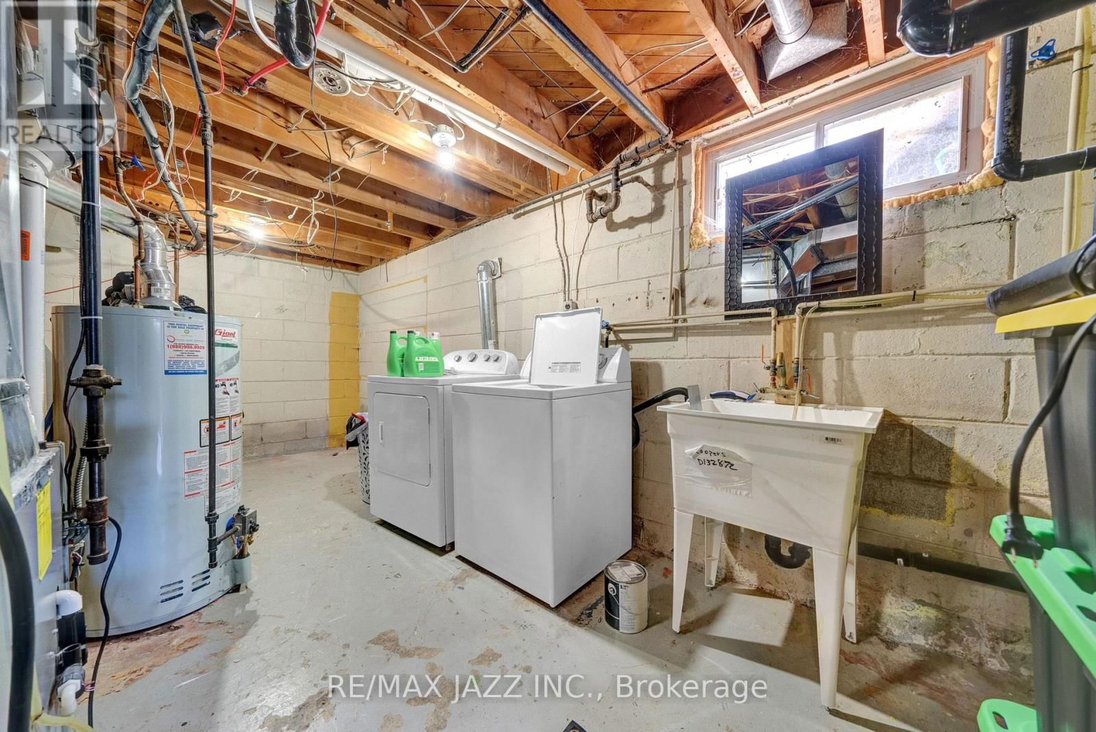 1003 CENTRE STREET NORTH Image 40