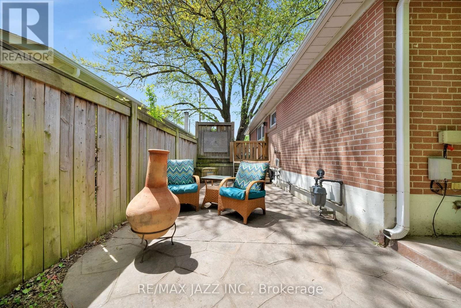1003 CENTRE STREET NORTH Image 46