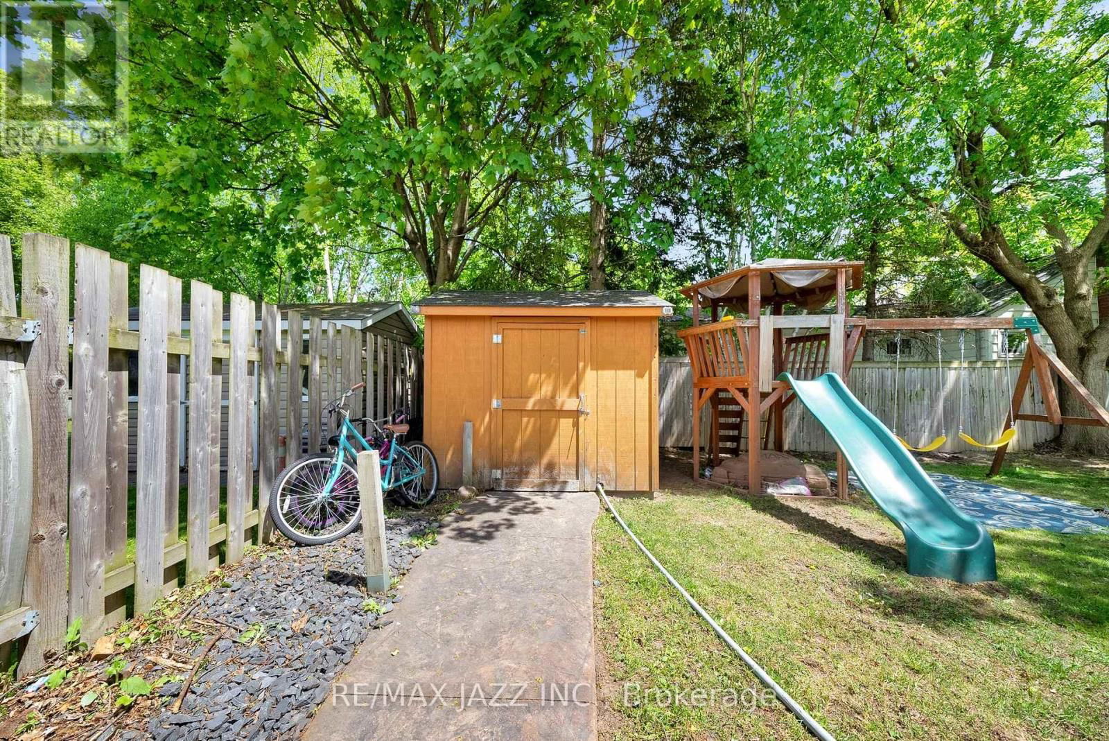1003 CENTRE STREET NORTH Image 48