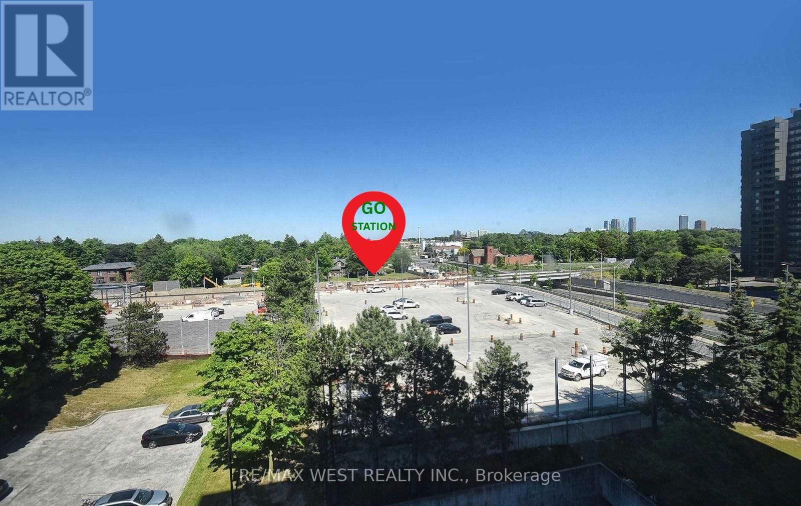 706 - 1 REIDMOUNT AVENUE Image 2