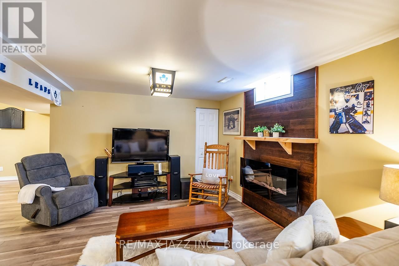 22 KINGSWOOD DRIVE Image 38