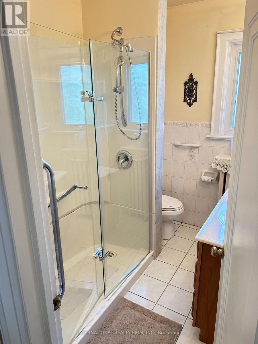 419 MORTIMER AVENUE Image 12