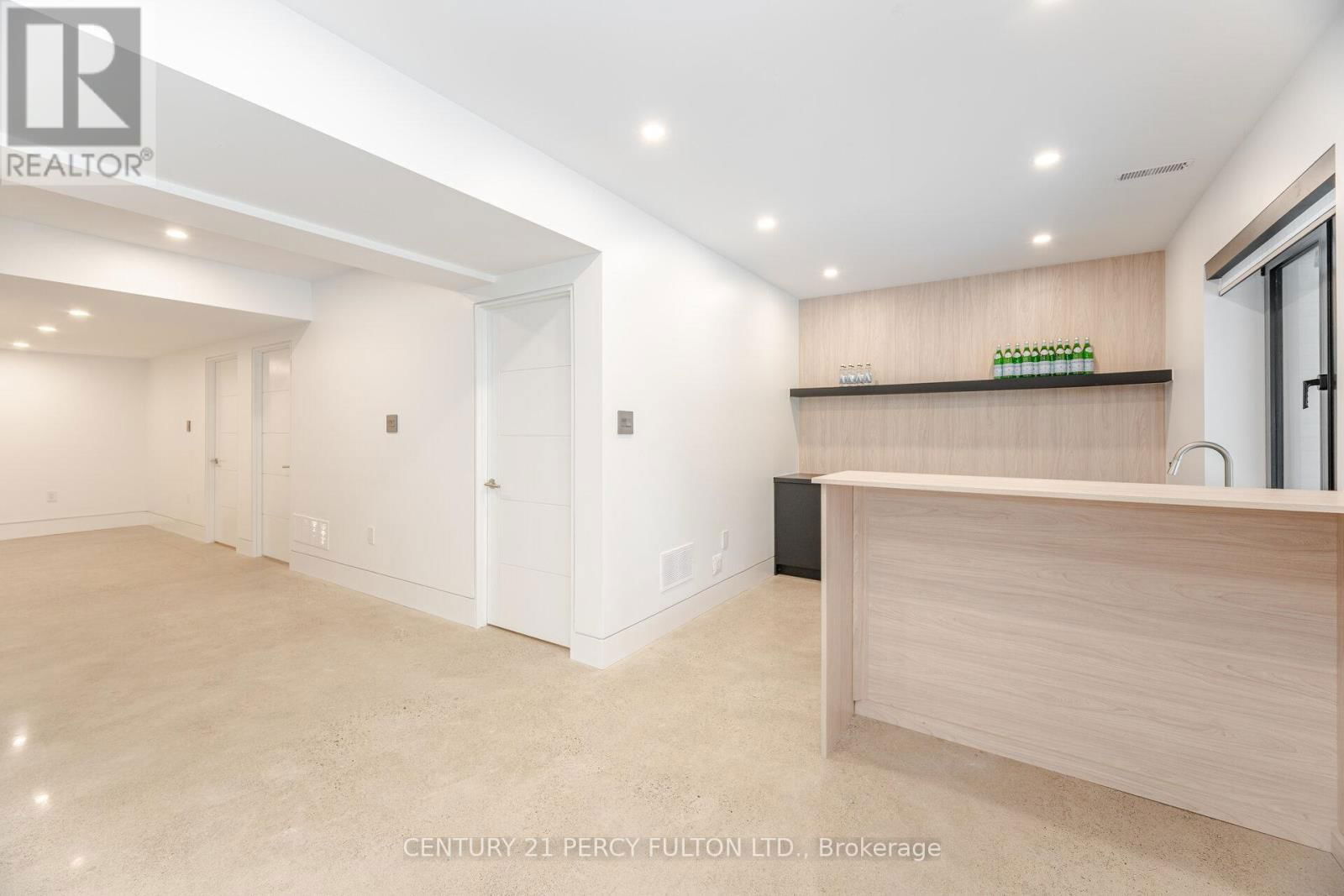 10 HAIDA COURT Image 32