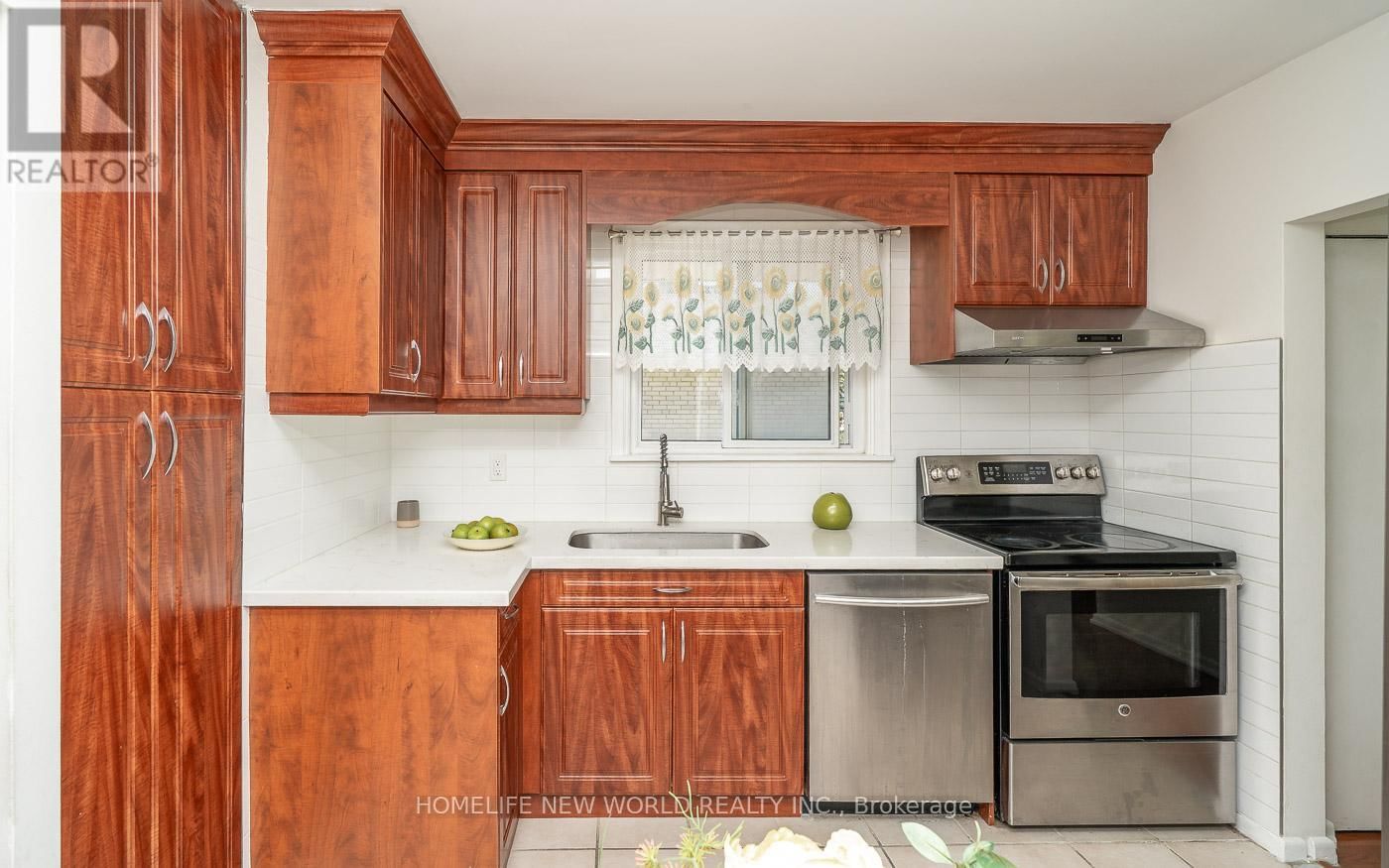 17 SAVARIN STREET Image 7