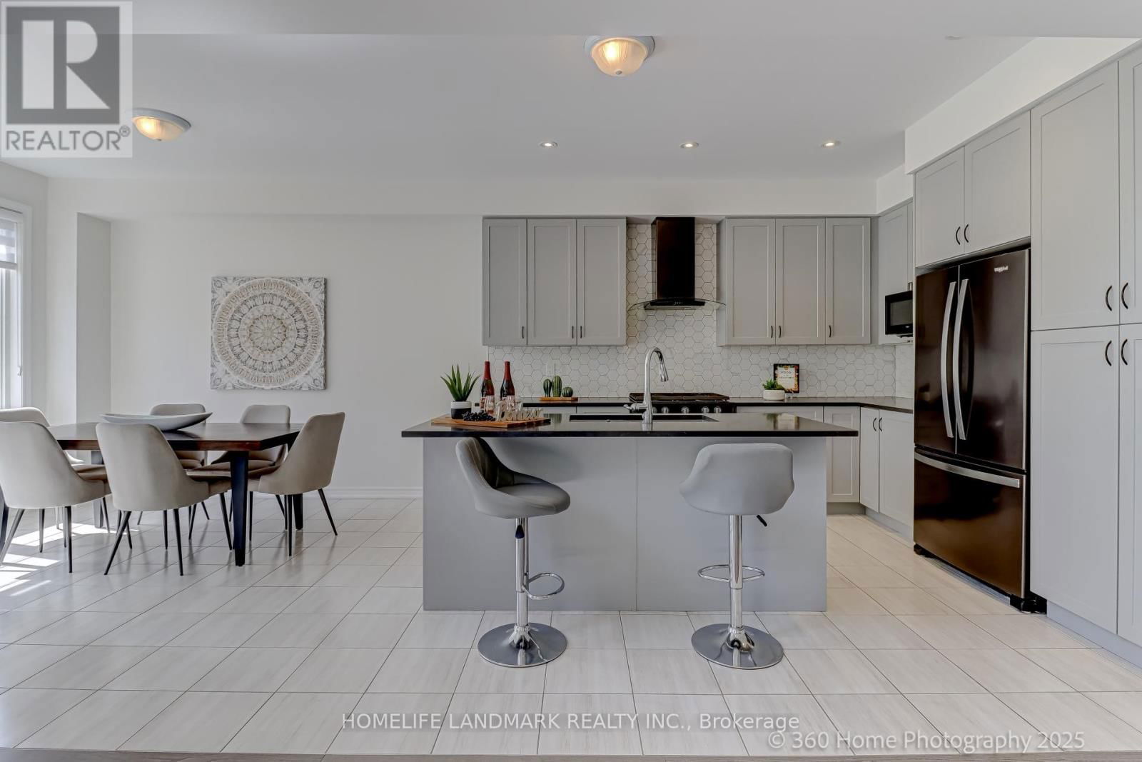 25 WORKMENS CIRCLE Image 12