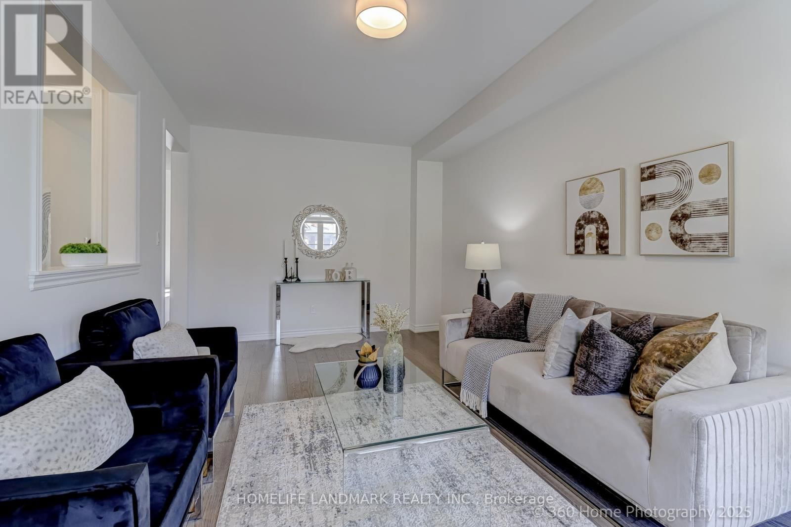 25 WORKMENS CIRCLE Image 14
