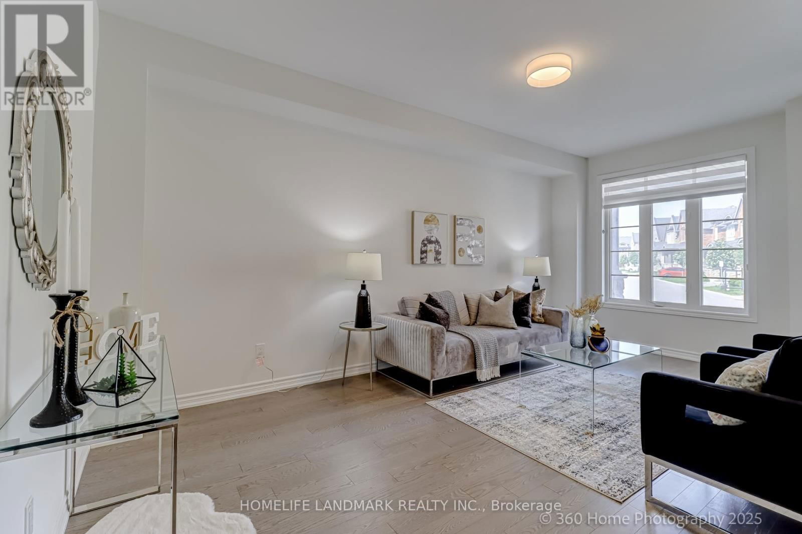 25 WORKMENS CIRCLE Image 15