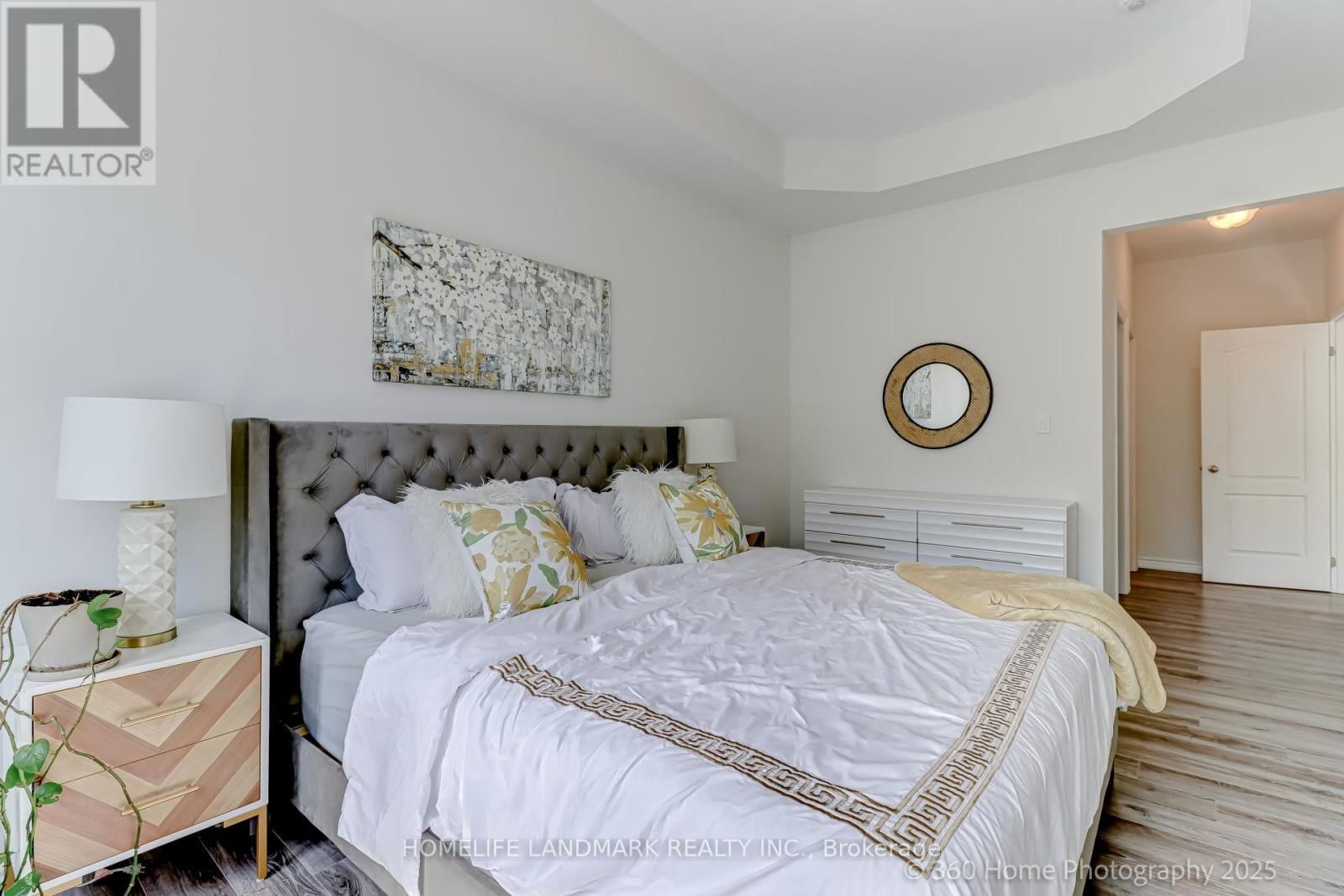 25 WORKMENS CIRCLE Image 20