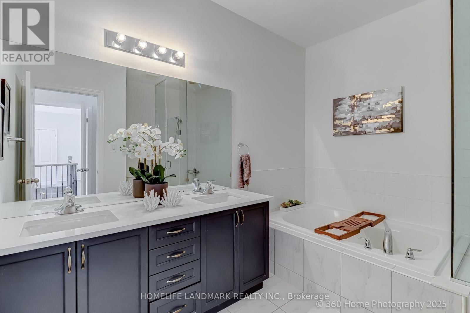 25 WORKMENS CIRCLE Image 21